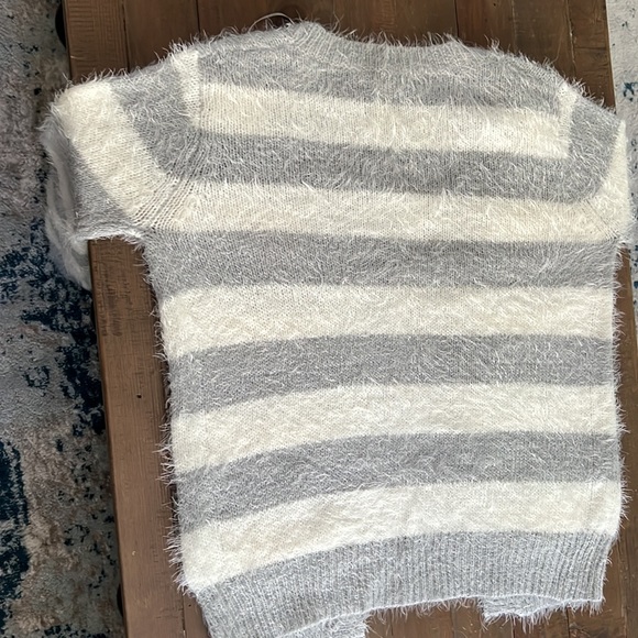 Sweater - Picture 4 of 6